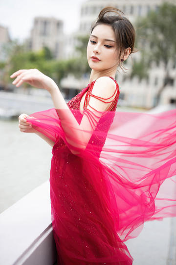 青青草原轻轻操