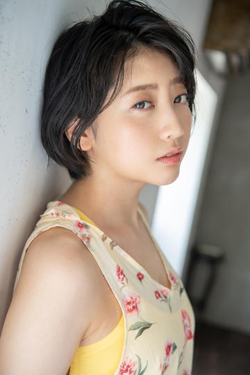 久草榴露脸尤物